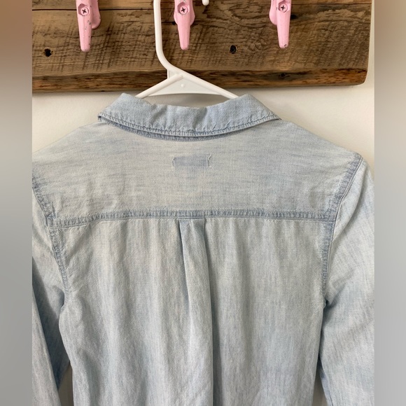 Old Navy Double-Pocket Chambray Shirt - Picture 2 of 4